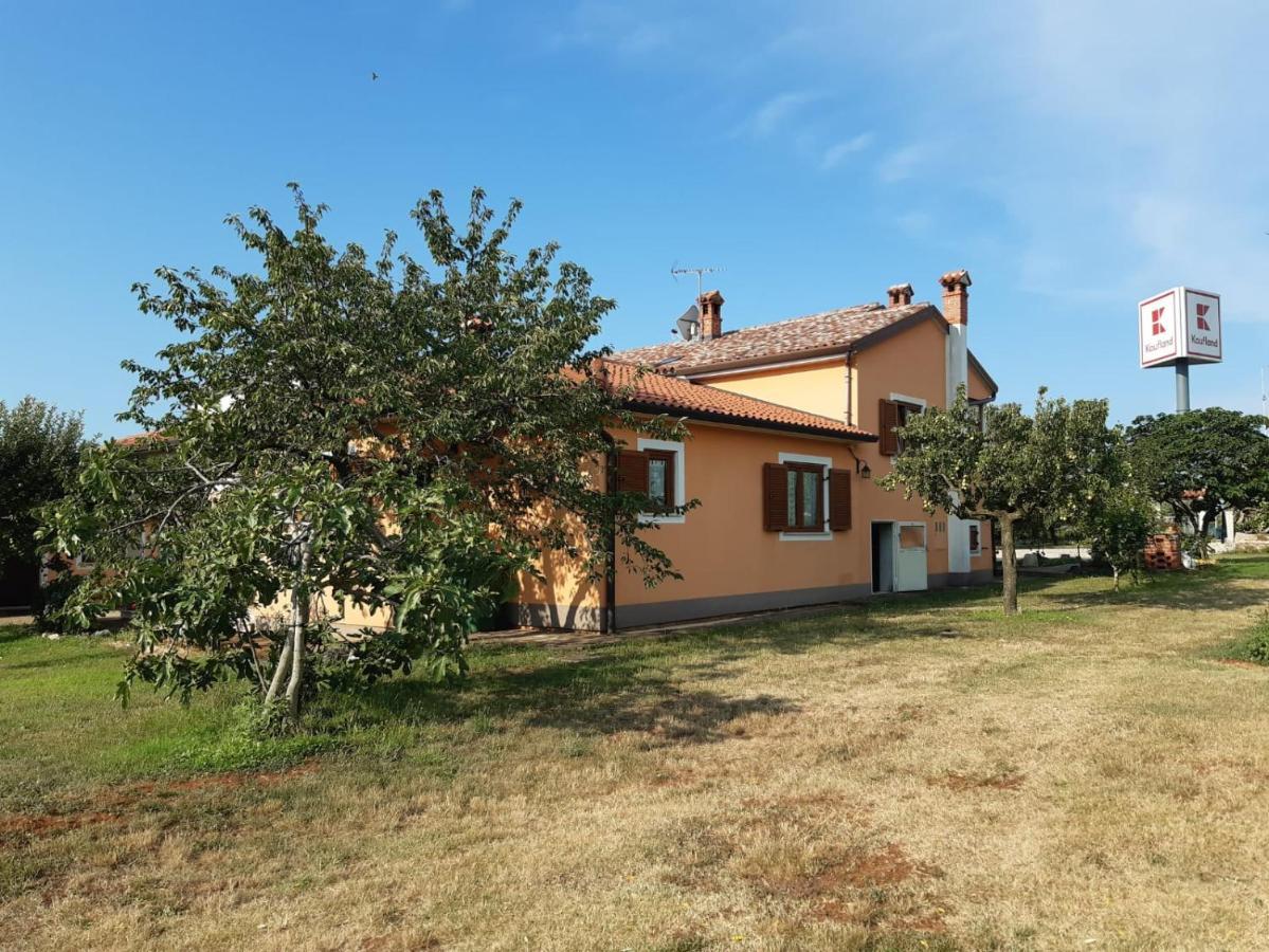 Apartman Lena Умаг Екстериор снимка